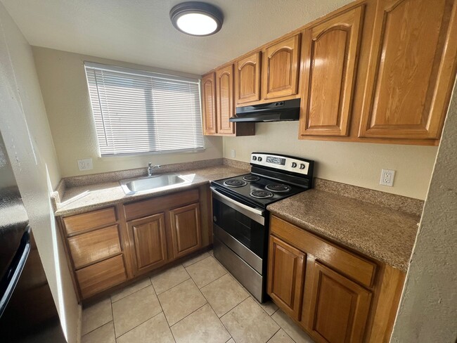 410 Marshall Rd-Unit -Unit A in Vacaville, CA - Foto de edificio - Building Photo