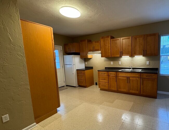 114 W Berkeley St, Unit 114 in Uniontown, PA - Building Photo - Building Photo