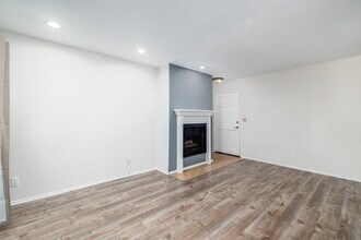 14950 Burbank Blvd in Sherman Oaks, CA - Building Photo - Interior Photo