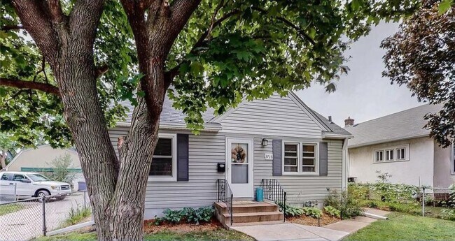 3738 Standish Ave in Minneapolis, MN - Building Photo - Building Photo