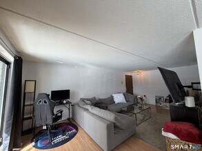 126 Triangle St in Danbury, CT - Building Photo - Building Photo