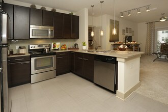 Uptown at St. John's in Jacksonville, FL - Foto de edificio - Interior Photo