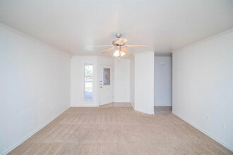 902 N Bangor Ave, Unit B in Lubbock, TX - Building Photo - Building Photo