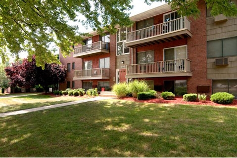 Countryside Apartments in Hackettstown, NJ - Building Photo