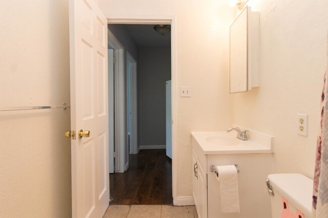 927 Daisy Ave-Unit -4 in Long Beach, CA - Building Photo - Building Photo