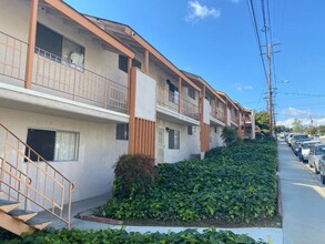 Ridgewood Apartments in Monterey Park, CA - Building Photo - Building Photo