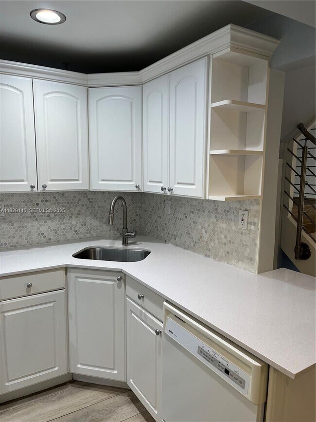 8650 SW 67th Ave in Miami, FL - Building Photo - Building Photo