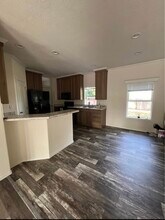 25509 32nd Ave E in Spanaway, WA - Foto de edificio - Building Photo