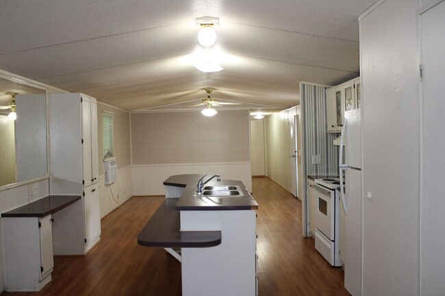 101 River Blf Rd in Brevard, NC - Building Photo - Building Photo