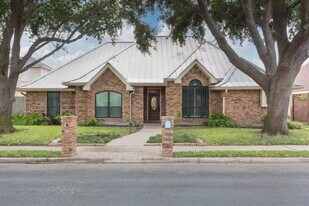 701 Avocet Ave in McAllen, TX - Building Photo