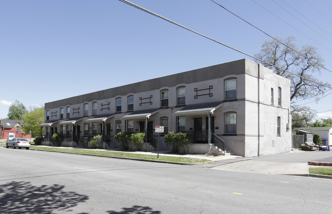 Pine Apartments in Denver, CO - Building Photo