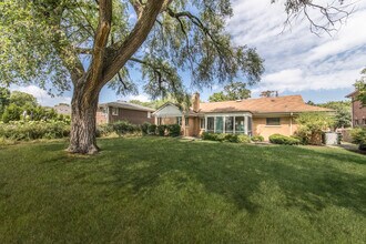 2001 Woodland Ave in Park Ridge, IL - Building Photo - Building Photo