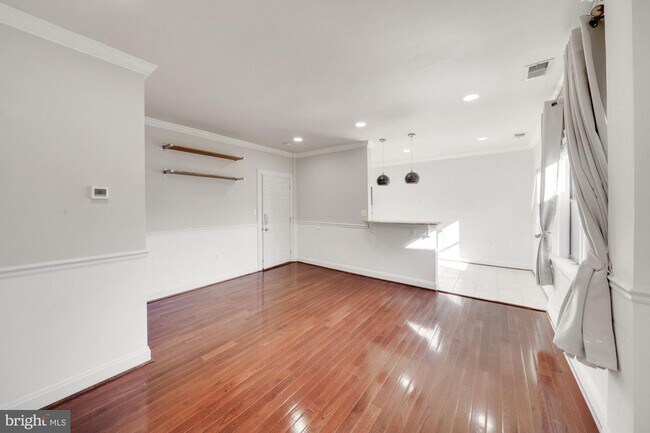 315 Evarts St NE-Unit -204 in Washington, DC - Foto de edificio - Building Photo