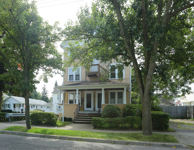 322 W Franklin St in Endicott, NY - Foto de edificio - Building Photo