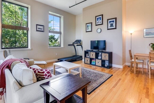 220 Spencer Ave, Unit #201 in Chelsea, MA - Building Photo - Building Photo