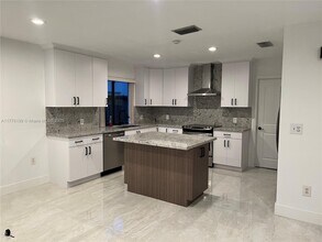 8321 NW 167th Terrace in Hialeah, FL - Building Photo - Building Photo