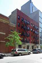 213-215 W 18th St in New York, NY - Building Photo - Building Photo