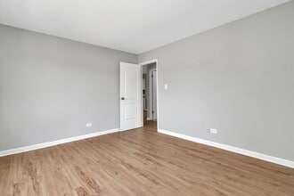 913 Plainfield Rd in Darien, IL - Building Photo - Building Photo