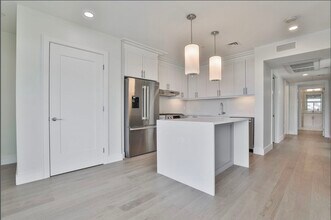 301 Border St in Boston, MA - Building Photo - Building Photo