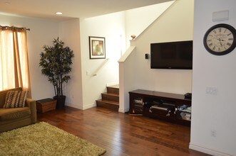 5565 Ocean in Hawthorne, CA - Foto de edificio - Building Photo