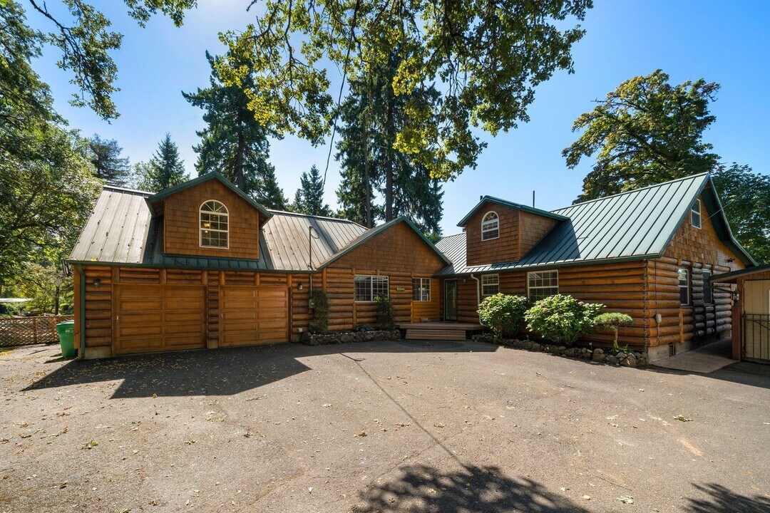 14239 SE Fairoaks Ln in Milwaukie, OR - Building Photo