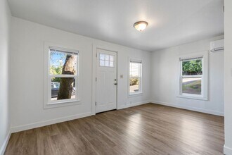 409.5 Monroe St in Oregon City, OR - Building Photo - Building Photo