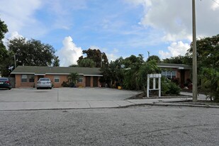 429 Upland Rd in West Palm Beach, FL - Building Photo