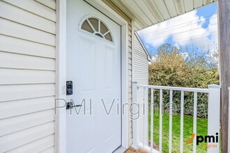 631 Bluff Ct in Virginia Beach, VA - Building Photo - Building Photo