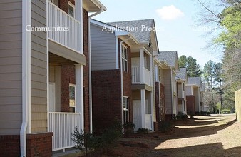 Hickory Ridge in Fayetteville, NC - Building Photo - Building Photo