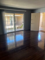 13744 Burbank Blvd in Los Angeles, CA - Building Photo