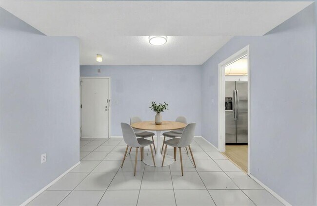 4172 Inverrary Dr, Unit 304 in Lauderhill, FL - Building Photo - Building Photo