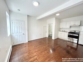 269 Bolton St, Unit 2A in Boston, MA - Building Photo - Building Photo