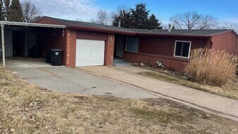 5300 W Superior St in Lincoln, NE - Building Photo