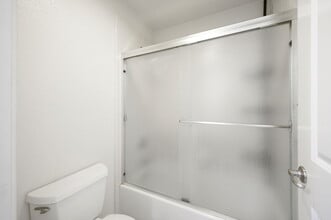 124 Caroline Ln in Gilroy, CA - Building Photo - Building Photo