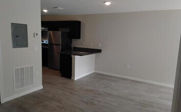 9426 N Manashee Dr in Citrus Springs, FL - Building Photo - Building Photo