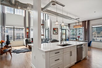 260 18th St NW, Unit 10206 in Atlanta, GA - Building Photo - Building Photo