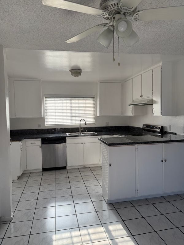 16141 Malaga Ln in Huntington Beach, CA - Building Photo - Building Photo
