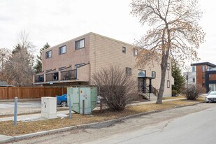 810 2 St NE in Calgary, AB - Building Photo