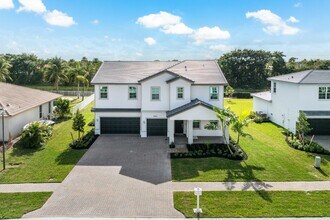 6843 Cobia Cir in Boynton Beach, FL - Foto de edificio - Building Photo