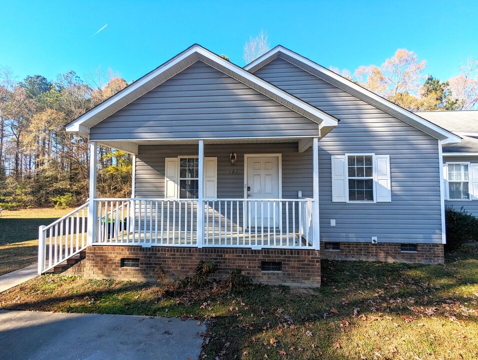 125 Lonesome Wind Way in Zebulon, NC - Building Photo