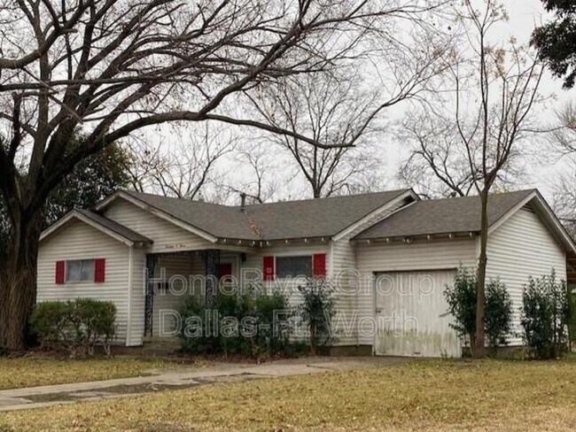 1303 Casa Vale Dr in Dallas, TX - Building Photo - Building Photo