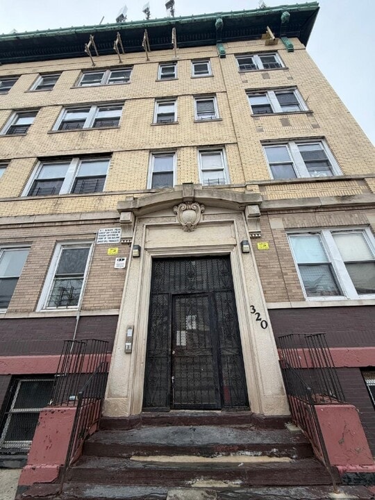 133 Pennsylvania Ave in Newark, NJ - Building Photo