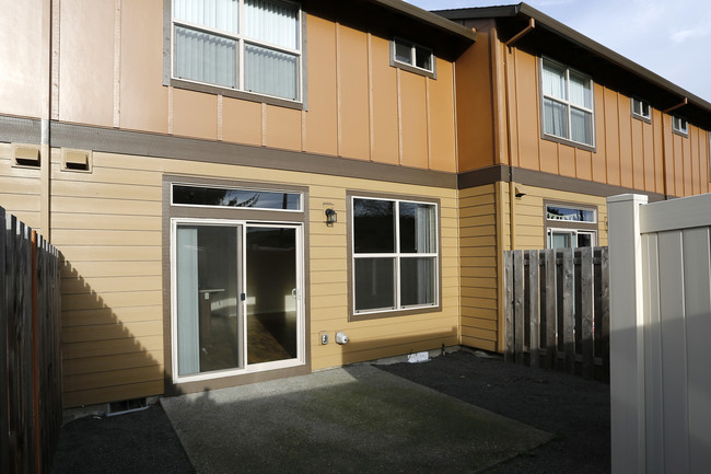 Alexander Rowhouses in Hillsboro, OR - Foto de edificio - Building Photo