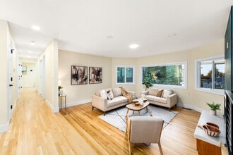 130 SW 194th St, Unit MAIN HOME in Normandy Park, WA - Foto de edificio - Building Photo