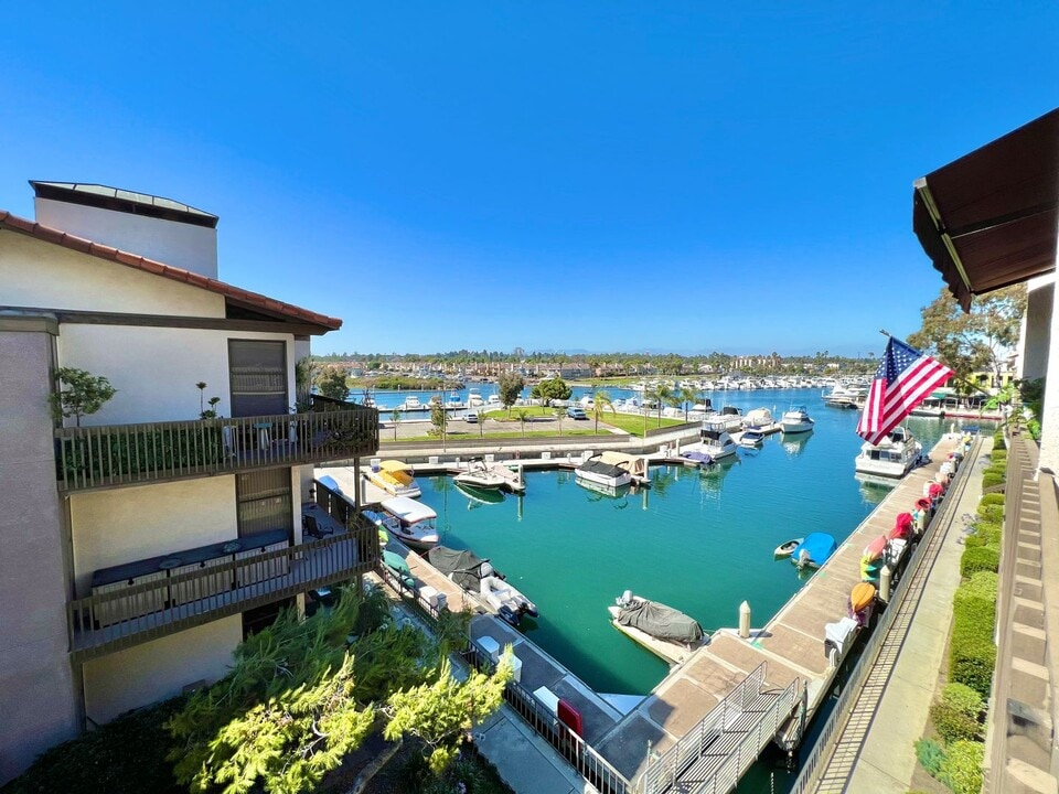 5311 Marina Pacifica Dr N in Long Beach, CA - Building Photo