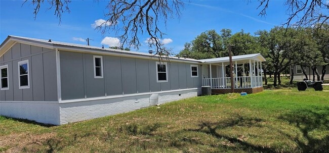 1002 Glosson Ranch Rd in Dripping Springs, TX - Building Photo - Building Photo