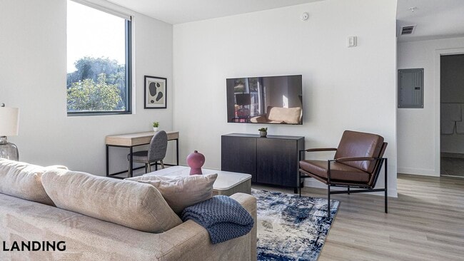3830 NW 11th St, Unit 1-209 in Miami, FL - Building Photo - Building Photo