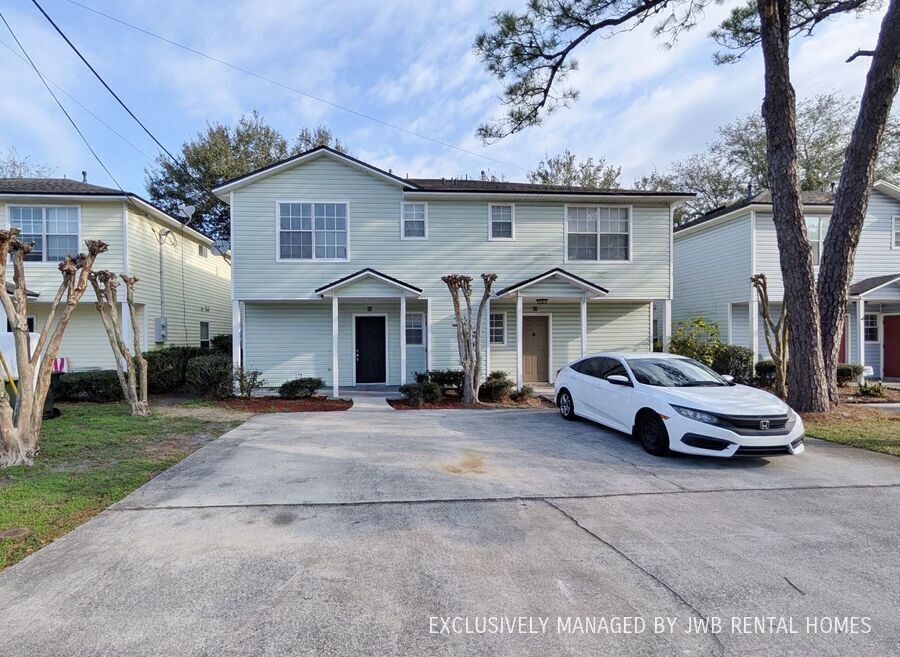 79 Fifth St in Atlantic Beach, FL - Building Photo