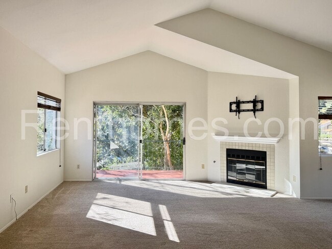 11263 Avenida De Los Lobos in San Diego, CA - Building Photo - Building Photo