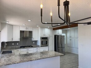 6332 Esther Ave NE in Albuquerque, NM - Foto de edificio - Building Photo